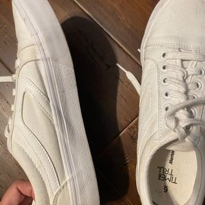 Time and tru plain white sneakers 👟
